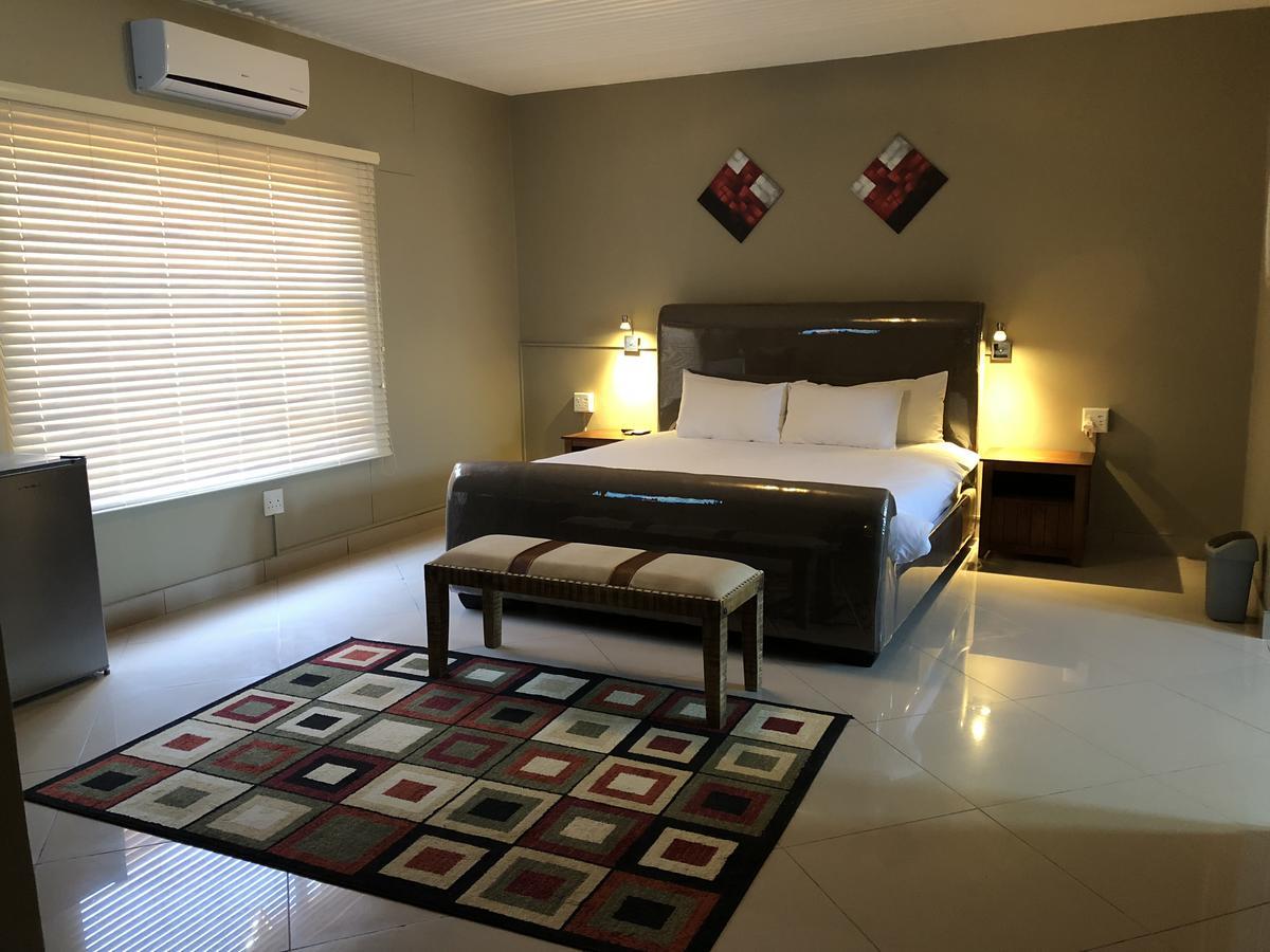 City Lodge Etosha Omuthiya Екстериор снимка