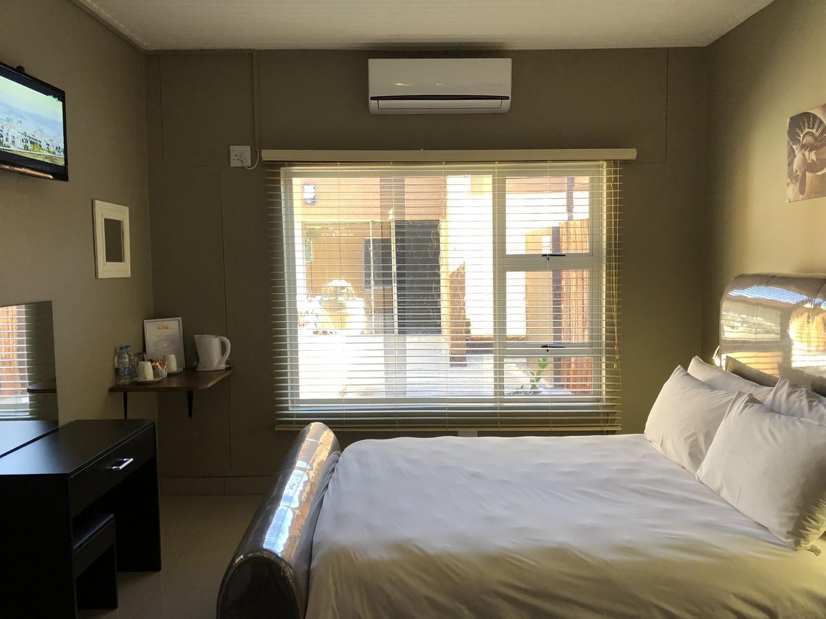City Lodge Etosha Omuthiya Екстериор снимка