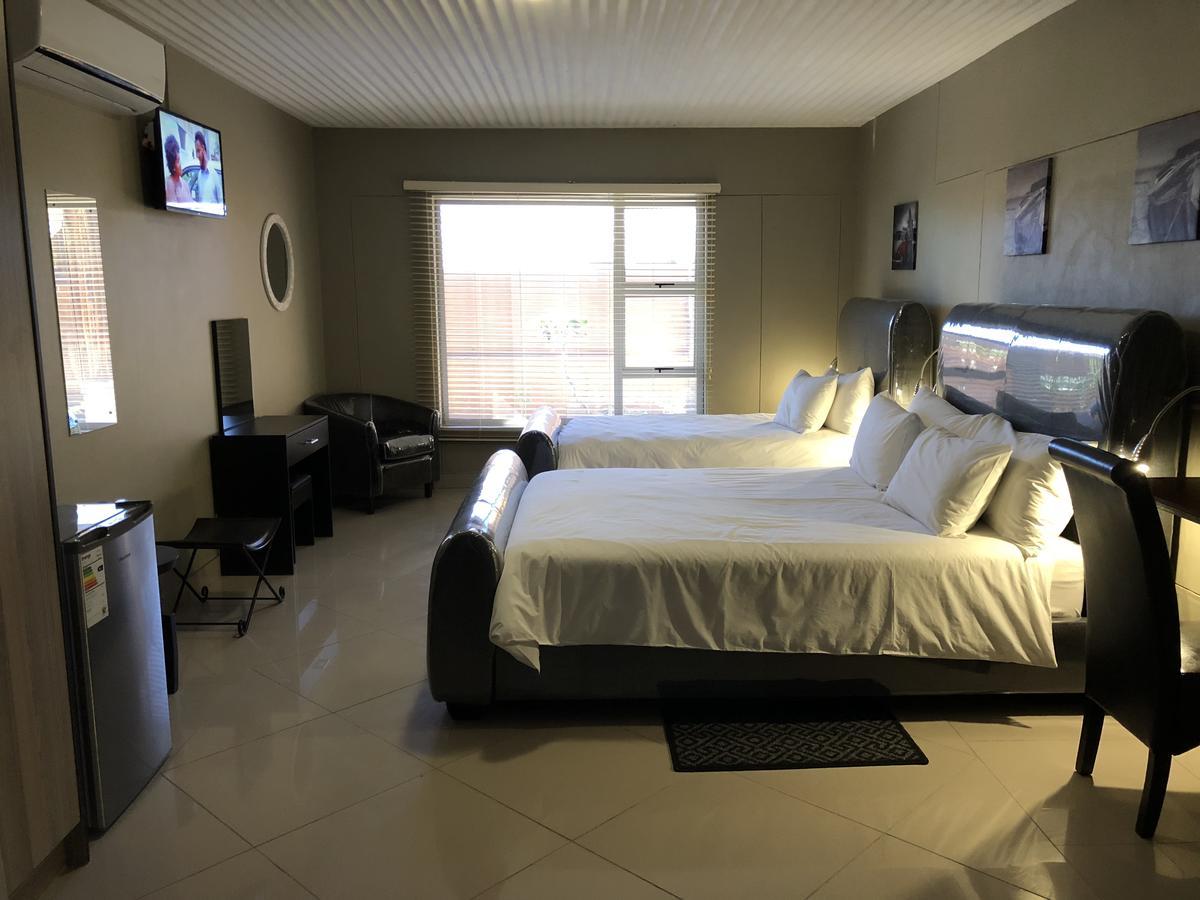 City Lodge Etosha Omuthiya Екстериор снимка