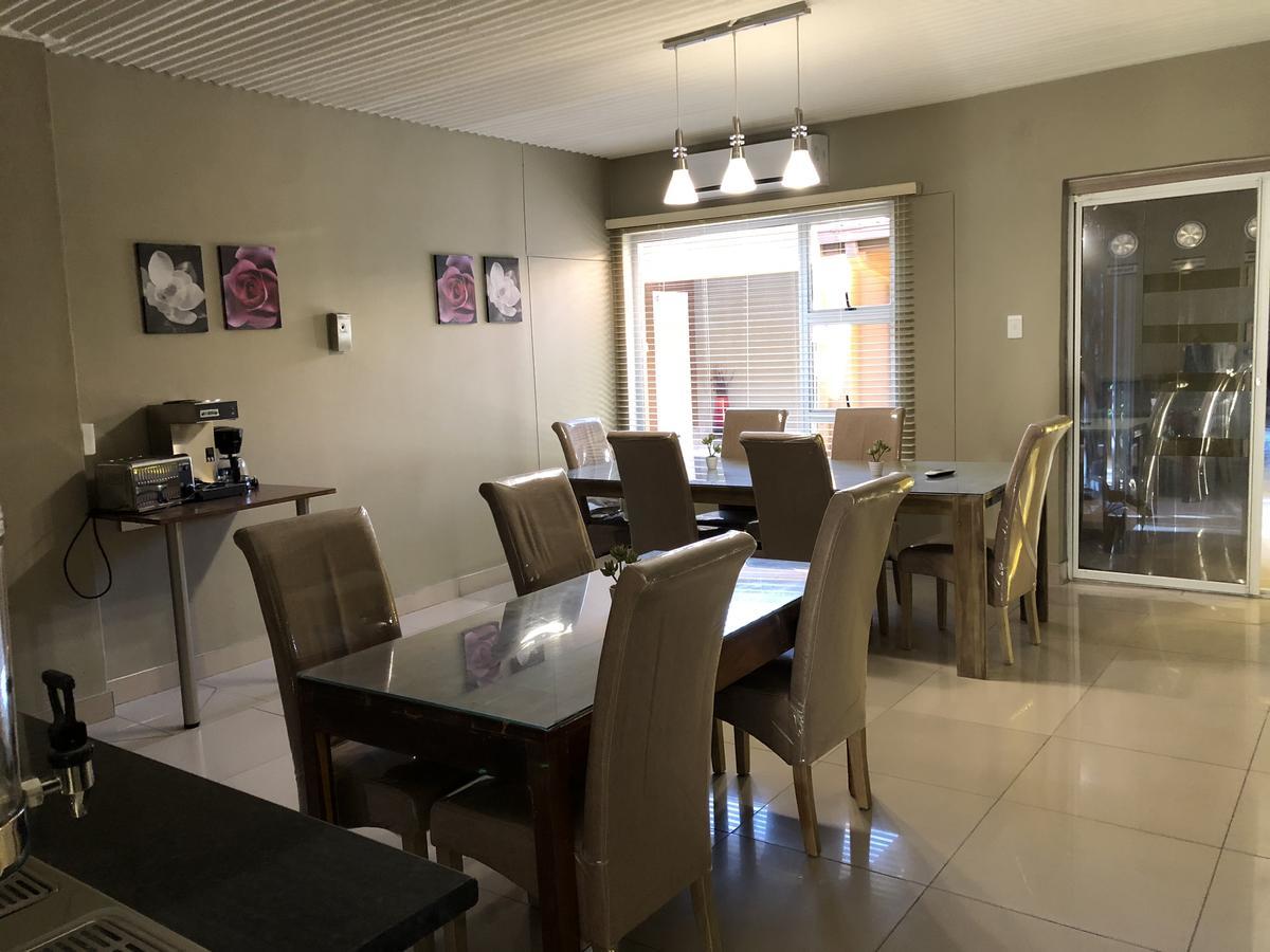 City Lodge Etosha Omuthiya Екстериор снимка