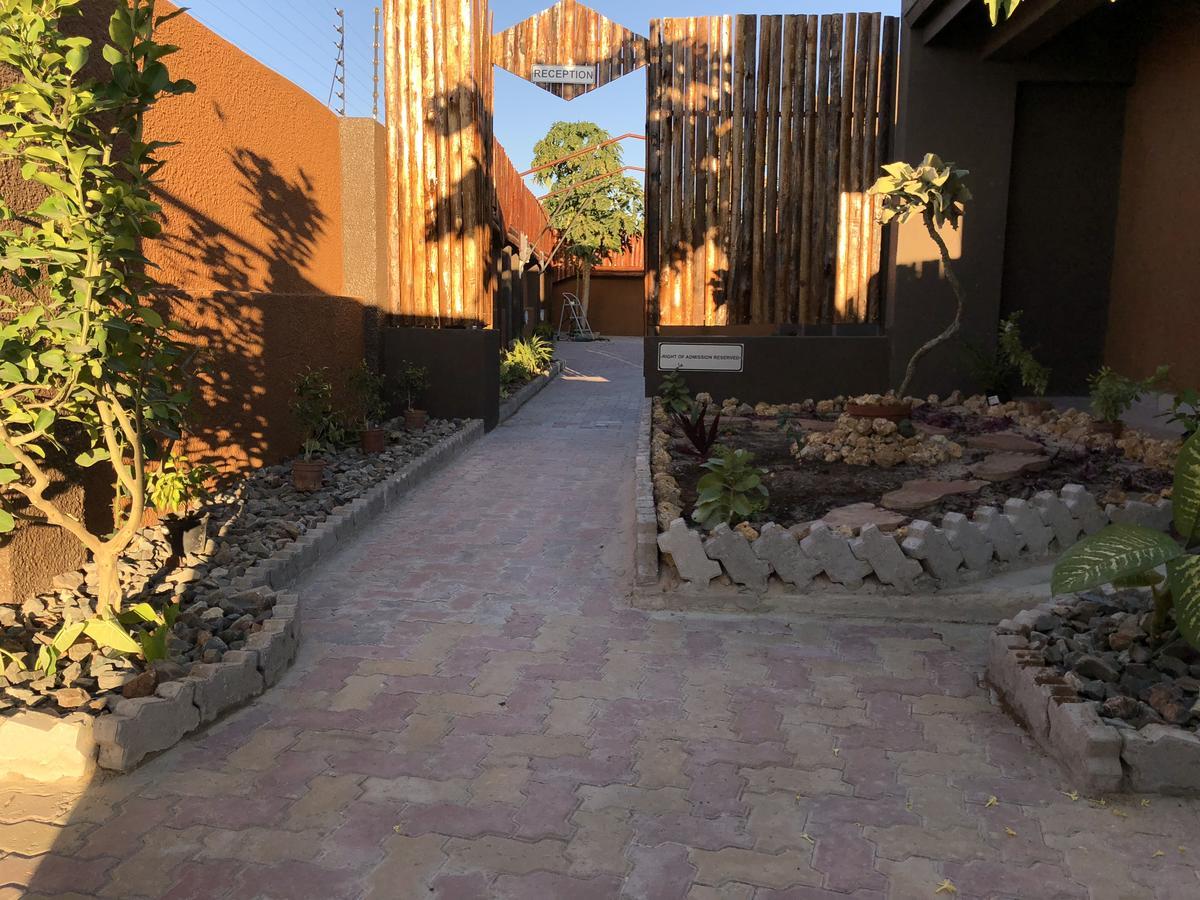 City Lodge Etosha Omuthiya Екстериор снимка