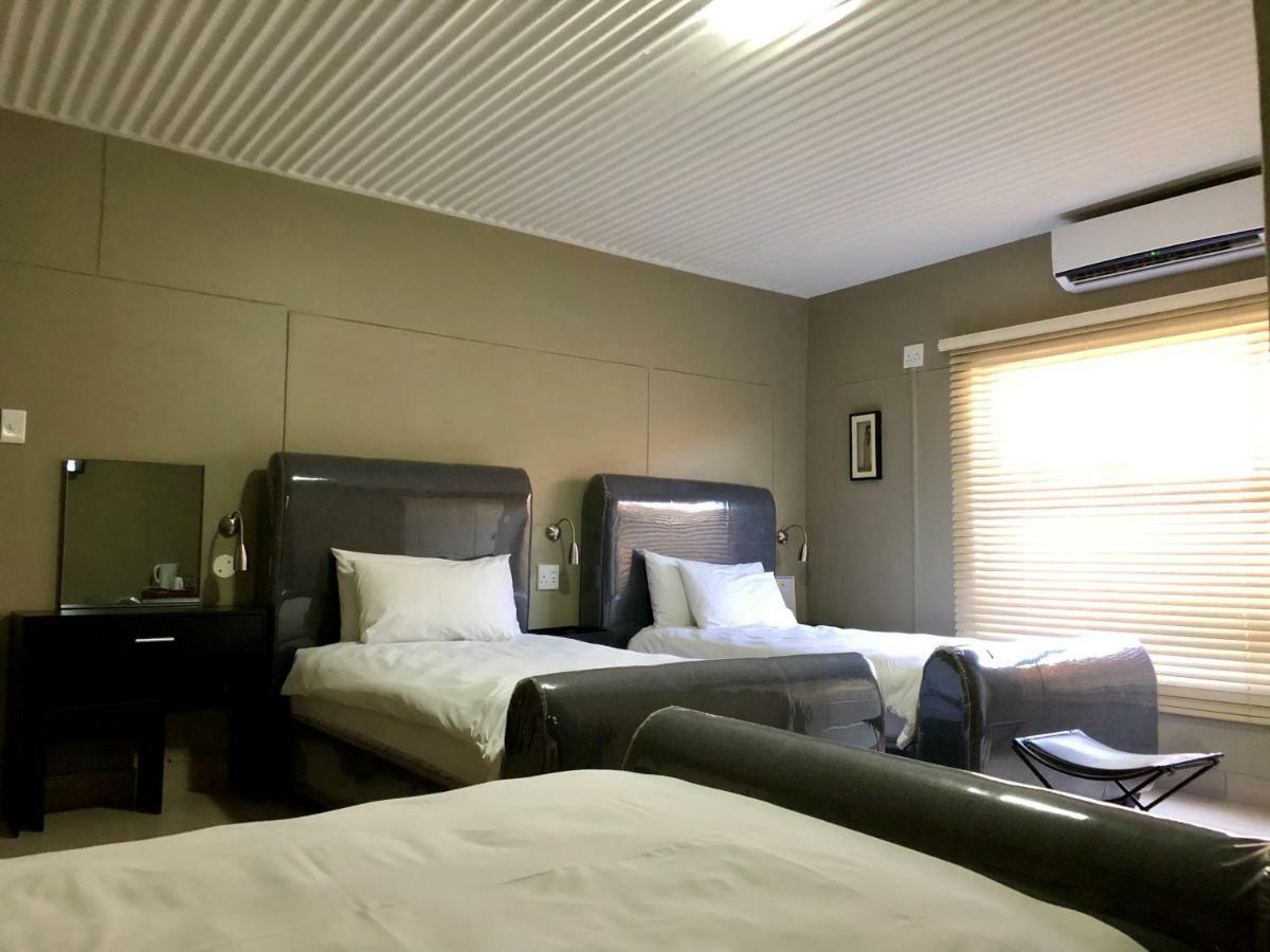 City Lodge Etosha Omuthiya Екстериор снимка
