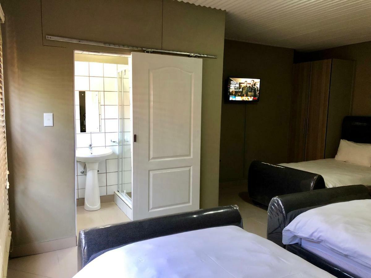 City Lodge Etosha Omuthiya Екстериор снимка